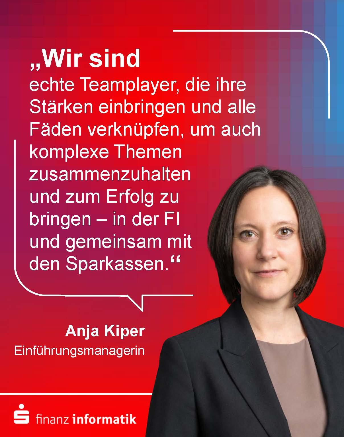 Sprechblase mit Text: "Wir sind echte Teamplayer." Anja Kiper schaut in die Kamera.