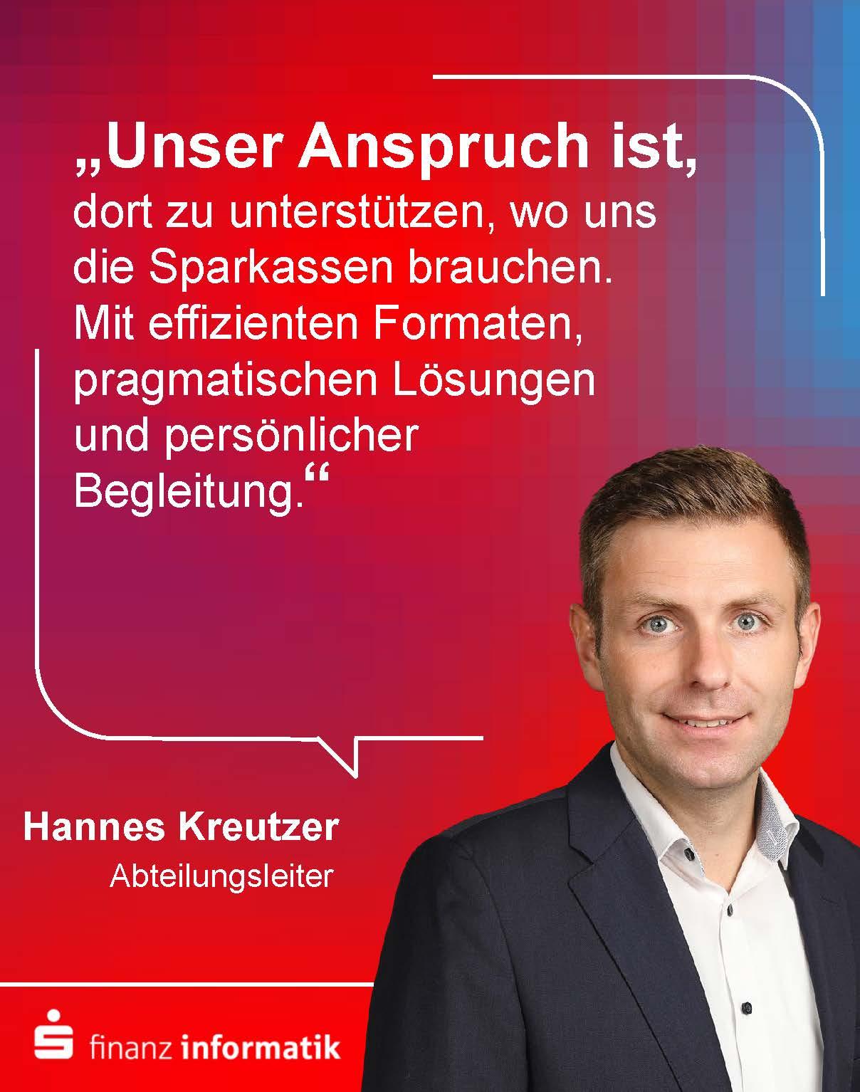 Sprechblase mit Text: "Unser Anspruch ist, dort zu unterstützen, wo uns die Sparkassen brauchen." Hannes Kreutzer lacht.