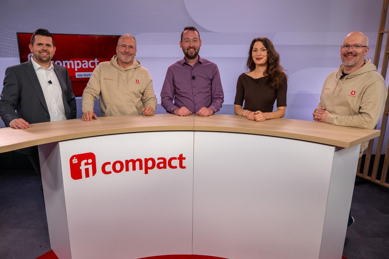 V​on links nach rechts: Patrick Fritz (FI), Stefan Brinkmann (DSGV), Daniel Heger (FI), Lena Danzer (Star Finanz), Michael Niedermayr (Star Finanz)