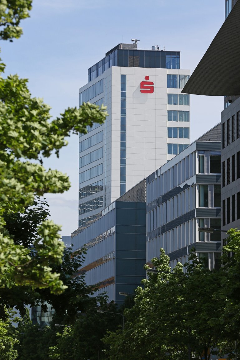 Frankfurt am Main (Headquarters)